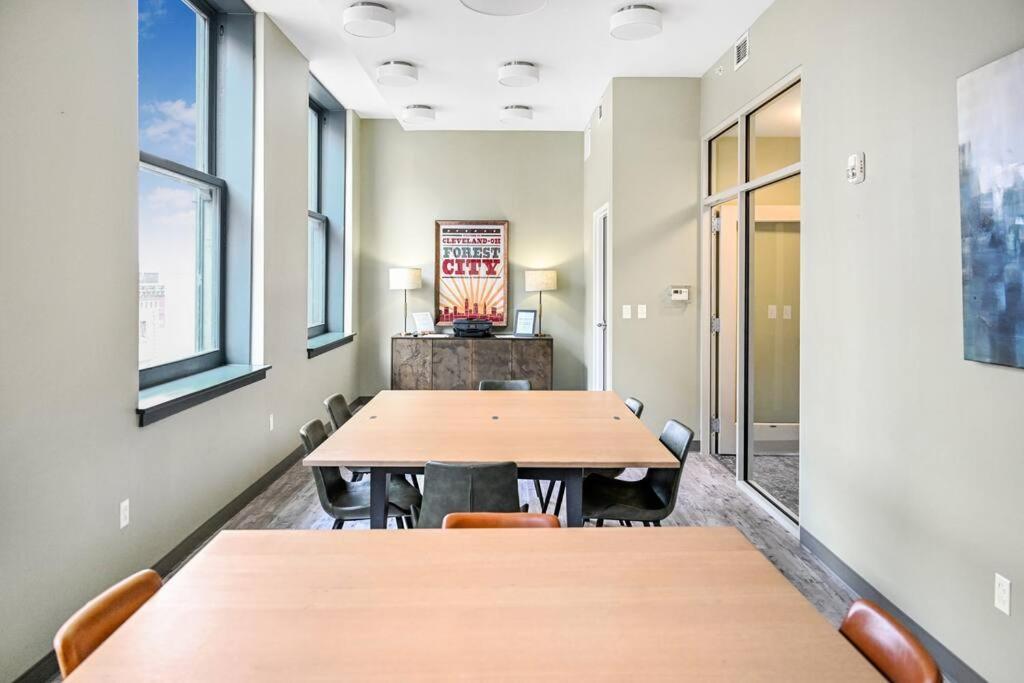 クリーブランドHeart Of Dt With Corner View And With Free Pool & Steam 307アパートメント エクステリア 写真